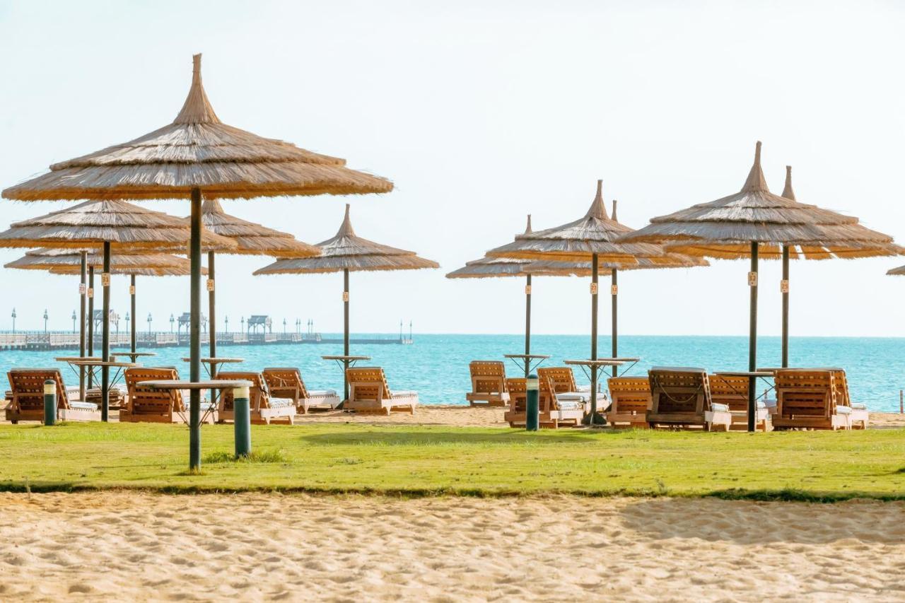Coral Sea Beach And Aqua Park Айн Сохна Екстериор снимка