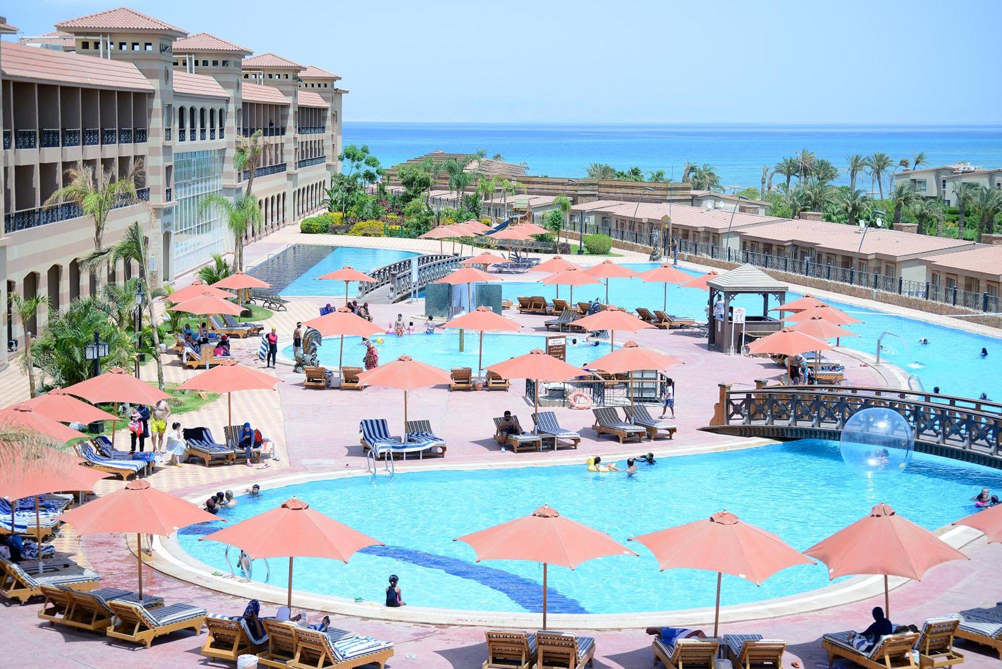 Coral Sea Beach And Aqua Park Айн Сохна Екстериор снимка